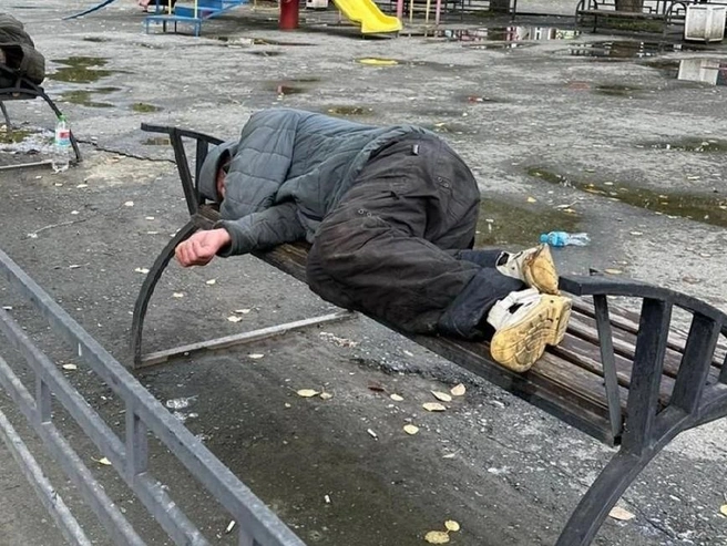 Алексей спал на скамейках и выпивал, но местные жители вспоминают его с теплотой | Источник: Сила БГО_Березовский / T.me
