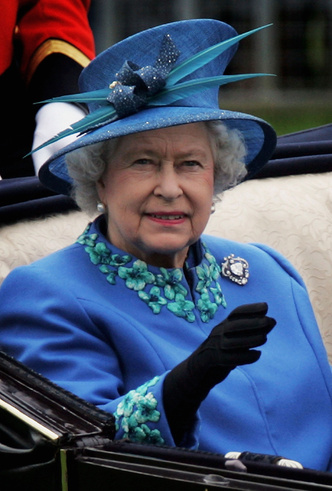 Делайте ставки, господа: шляпки Королевы на Royal Ascot