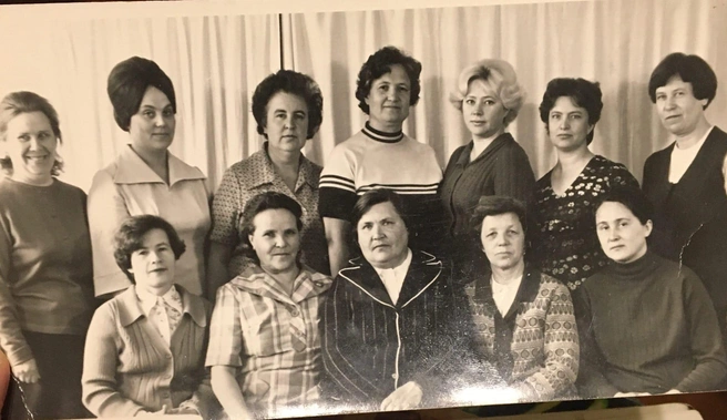 Педсостав школы в 1980-е годы | Источник: 41 школа г. Уфа / Vk.com
