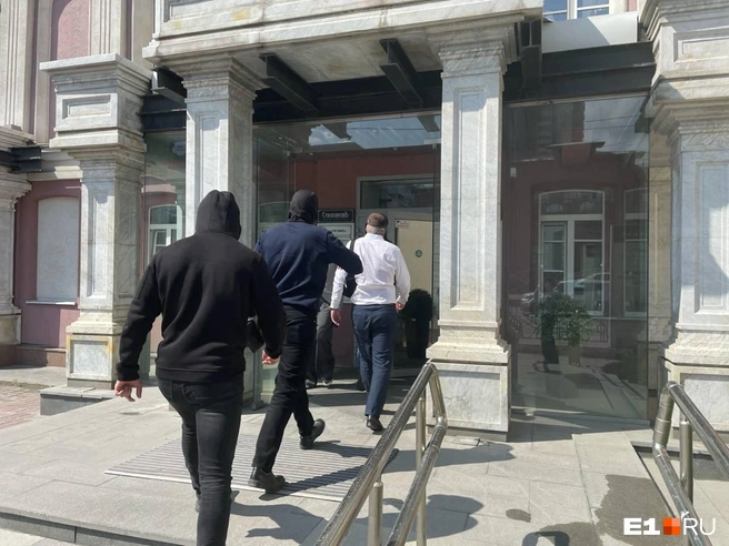 В редакции скандального екатеринбургского СМИ прошли обыски. Хроника событий | Источник: Анастасия Малова / E1.RU