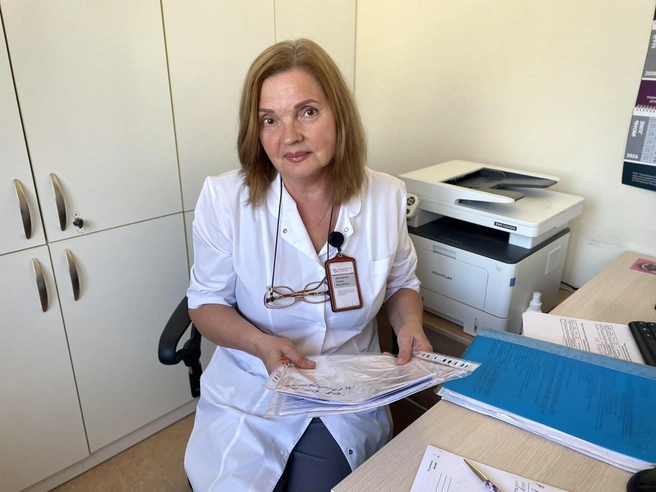 Галина Корниенко — старшая медсестра травматолого-ортопедического отделения № 2 НИИТО им. Я. Л. Цивьяна | Источник: Алёна Золотухина / NGS.RU