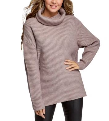 Нет: 100% синтетика, неактуальный ворот