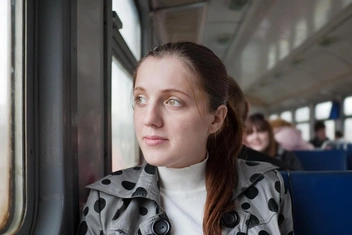 «Мы с мужчиной находимся на принудительных работах в разных городах, он освобождается раньше меня. Вдруг он пойдет по клубам?»