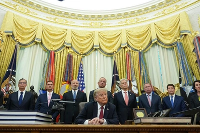 Помощница Трампа снова замечена в Овальном кабинете