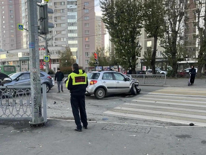 Из-за аварии оказалось затруднено движение в центр | Источник: читатель E1.RU