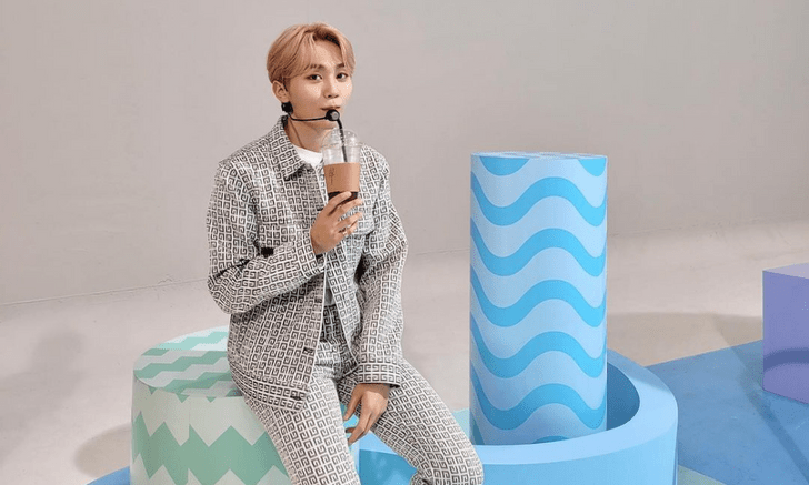 7 k-pop айдолов, которые не могут жить без кофе ☕