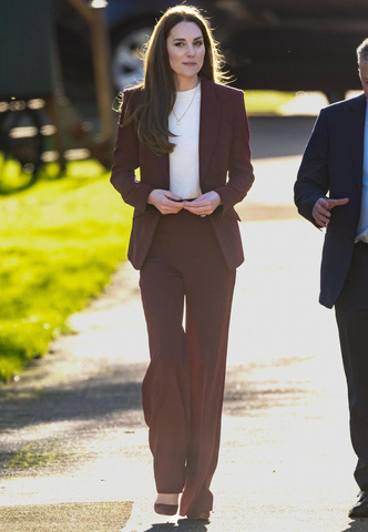 Как носить костюмы, чтобы не выглядеть скучно: новые правила делового стиля от принцессы Кейт