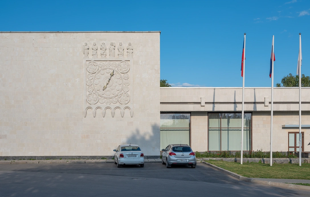 Новый облик советского гостиничного комплекса из фильма «Чародеи» (фото 0) | Источник: КРИСТИНА НИКИШИНА