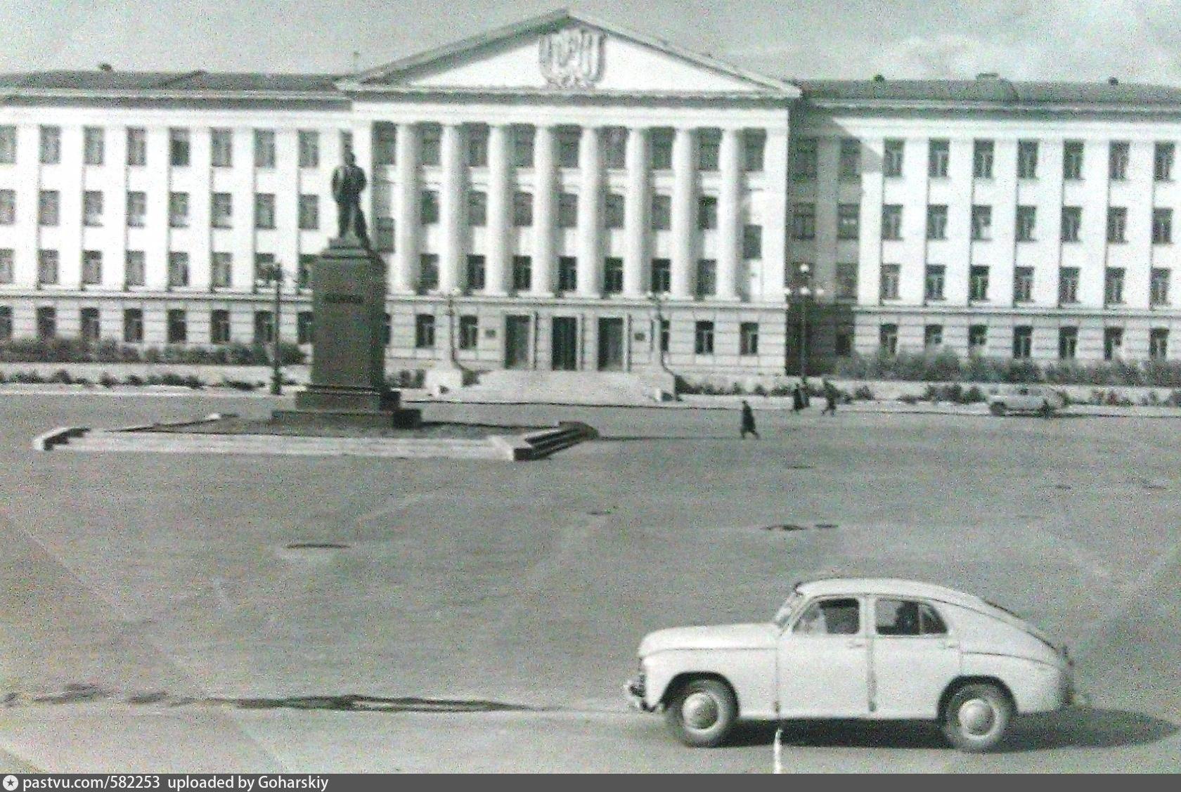 За душу берет: смотрим советские фотографии с центральной площади Ленина в Кургане 