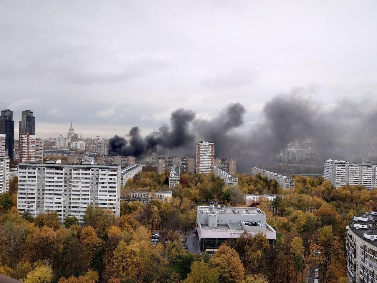 Пламя охватило салон, в этот момент там находились 20 пассажиров: в Москве загорелся рейсовый автоб…