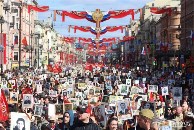 «Бессмертный полк» на Невском проспекте собрал 1,1 млн человек | Источник: Сергей Михайличенко / «Фонтанка.ру»