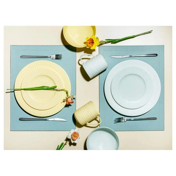 Коллекция чайно-столовых сервизов Decor de table Williams OliverКоллекция чайно-столовых сервизов Decor de table Williams Oliver — это тонкий бисквитный фарфор, простые чистые формы и мягкая пастельная палитра. Тактильно сервизы напоминают бархат: матовая слегка шероховатая поверхность сочетается с объемным декором и делает каждое изделие очень «живым» на ощупь.