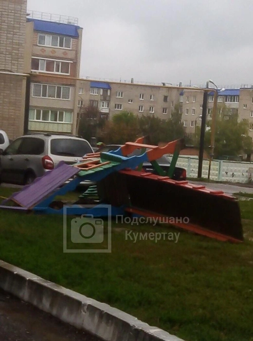 Вот что стало с детской площадкой в Кумертау  | Источник: vk.com/kumpo