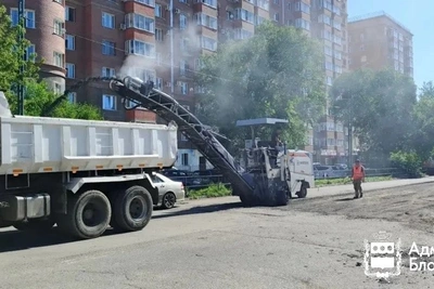 В Благовещенске на магистралях меняют дорожное полотно и коммуникации