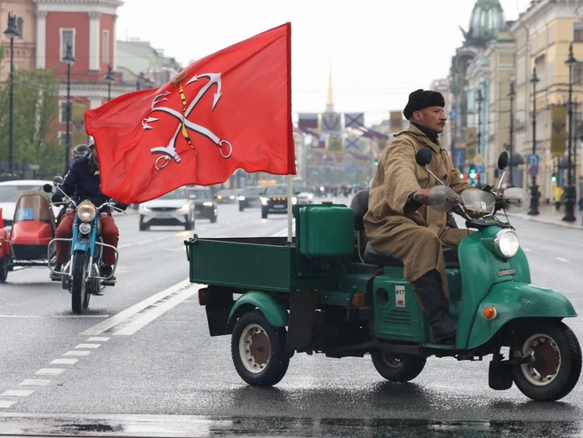 По числу участников ретропарад — вероятно, крупнейший в России | Источник: Сергей Михайличенко / «Фонтанка.ру»