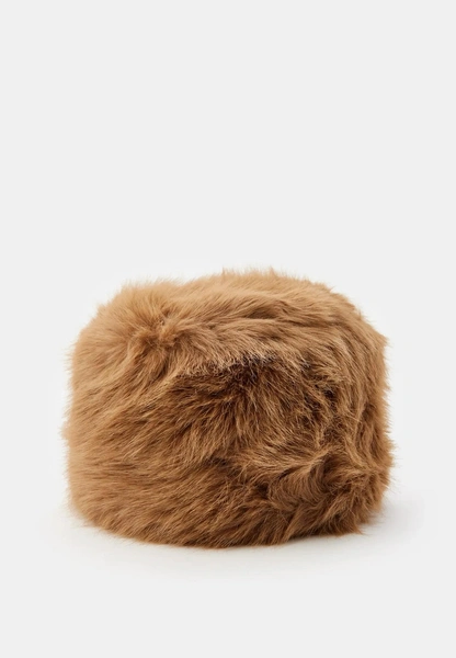 Шляпки-клош снова в моде спустя 100 лет: с чем их сочетать? Шляпки-клош снова в моде спустя 100 лет: с чем их сочетать?