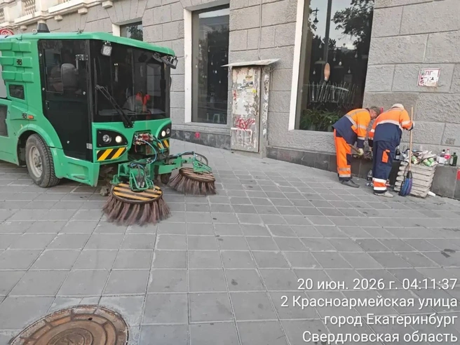 К девяти утра улицы привели в порядок | Источник: Глава Екатеринбурга Алексей Орлов / T.me
