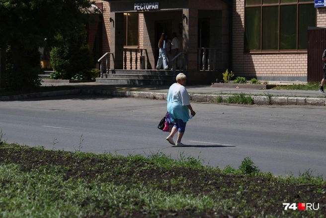 Перебегают Барбюса, чтобы не идти сотню метров до светофора  | Источник: Наталья Лапцевич