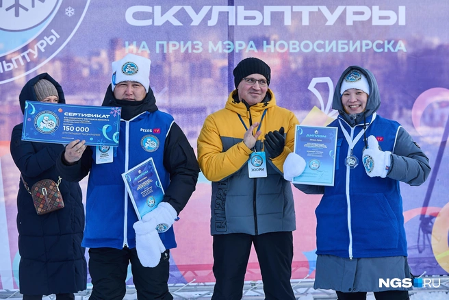 Награждение команды из Якутии | Источник: Александр Ощепков / NGS.RU