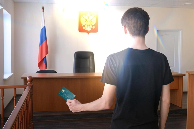 Два года назад, когда ему только исполнилось 16 лет, подростку в «Телеграм» пришло сообщение от незнакомца, предлагали подзаработать, продать карту | Источник: Филипп Сапегин / E1.RU