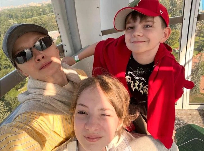 Вилкова и Любимов воспитывают двоих детей | Источник: Екатерина Вилкова / Instagram (деятельность запрещена на территории России)