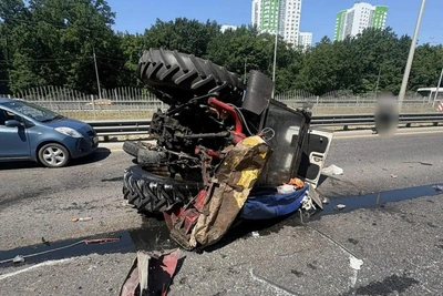 В Воронеже водитель трактора попал в больницу после ДТП