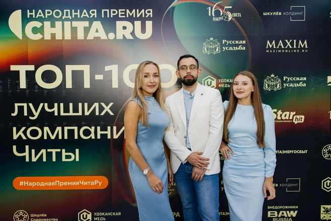 Команда «Взгляда» пришли в парных луках&nbsp;— выглядит шикарно | Источник: Ксения Зимина