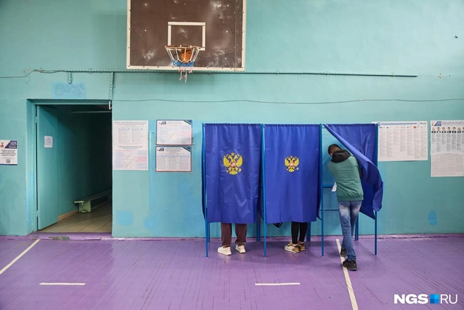 Голосовать можно было не только на участках, но и на дому. Для этого надо было заранее подать заявку | Источник: Александр Ощепков / NGS.RU