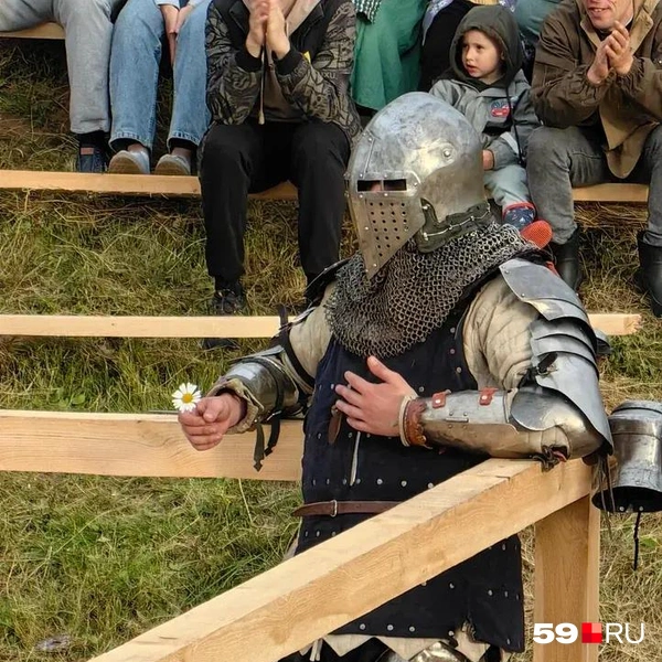 Рыцарь и ромашка | Источник: Василина Любимова / 59.RU