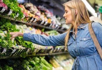 «Петрушка — девичья подружка, лук — от семи недуг»: поговорки о зелени прошли проверку на правду