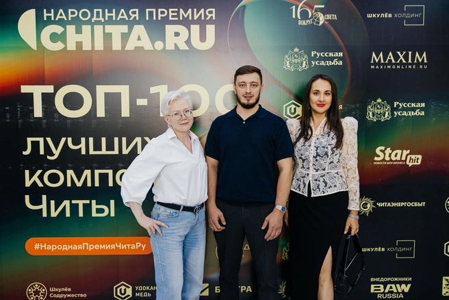 А здесь команда автосалона «Тачки» с нашим коммерческим директором Дальневосточного кластера Екатериной Царевой | Источник: Ксения Зимина