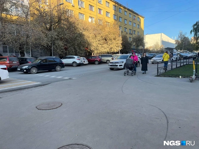 Зона для пешеходов тут довольно просторная | Источник: Александр Ощепков / NGS.RU