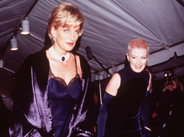 Королева провокаций: самый легендарный выход принцессы Дианы на Met Gala, который поставил точку в ее браке с Чарльзом