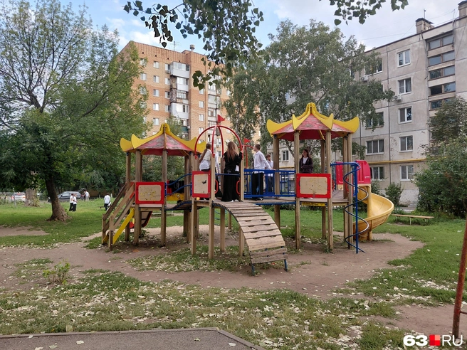 Первые приметы осени уже видны, но на улице пока по-летнему тепло | Источник: Александра Исмайлова / 63.RU