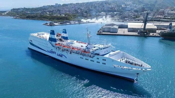 Простоял на рейде 2,5 суток и вернулся: первый за 14 лет паром Трабзон–Сочи так и не смог зайти в Россию | Источник: 61saat