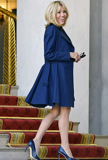 Брижит Макрон в Париже, 20 апреля | marieclaire.ru