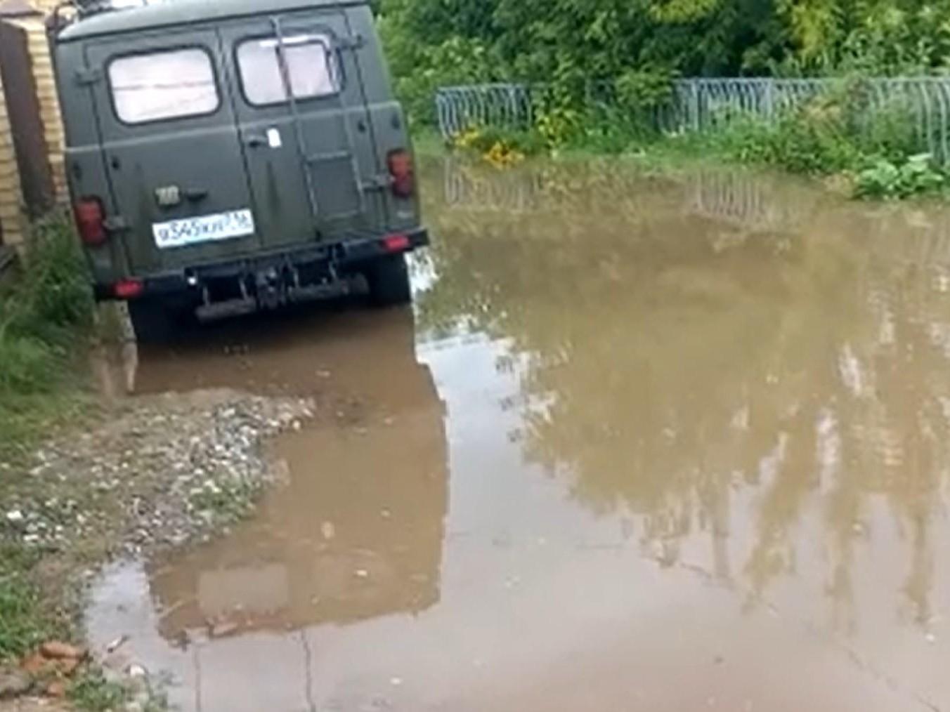 В казанском поселке наконец построят ливневки. Ранее из-за них депутатка ударила жительницу