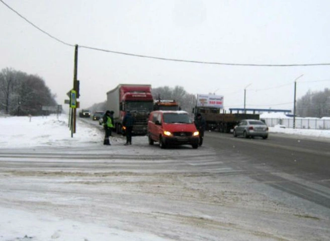 На трассе М5 под Рязанью столкнулись фургон и фура | ya62.ru