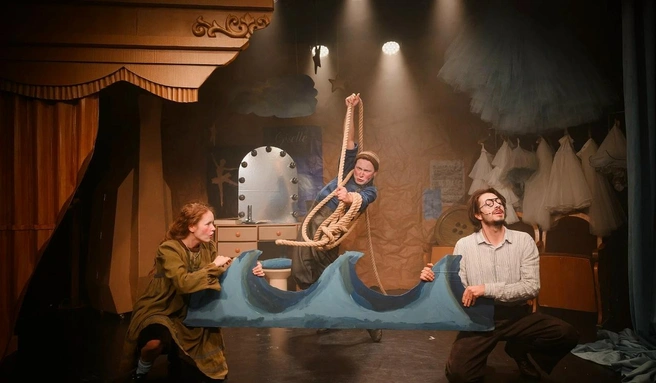 Сцена из спектакля о мышонке Тео | Источник: teatr-teatr.com