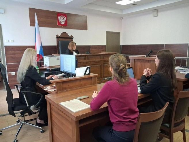Суд разрешил фотосъемку в зале суда, за исключением стороны истца, которая выступала против | Источник: Анна Мотовилова / «Фонтанка.ру»