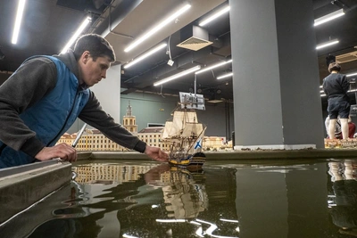 Макет «Петровская акватория» восстанавливают в Гостином дворе