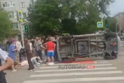Двое детей пострадали в ДТП с переворотом в Благовещенске