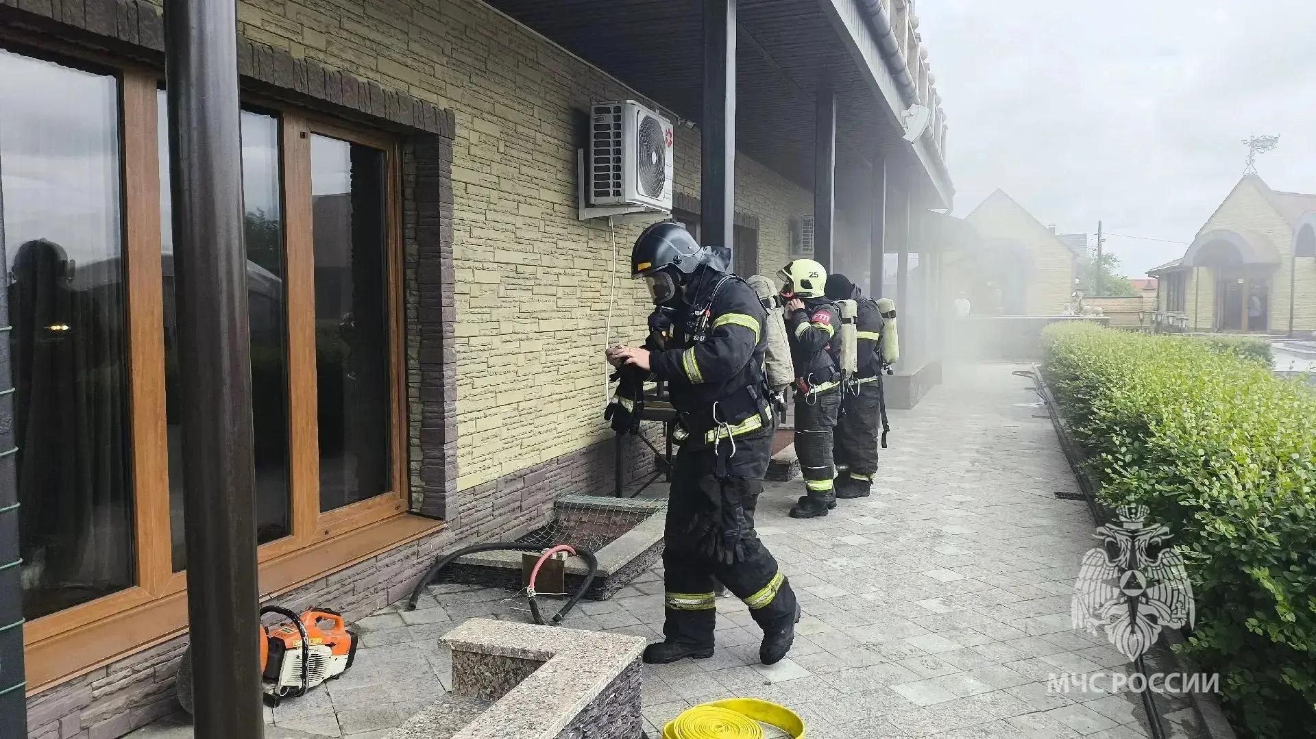 В Челябинске пожарных стянули к ресторану