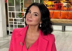 Стриженовы отмечают 7-летие внука: братья-близнецы на руках бабушки и дедушки, вся семья в праздничных футболках