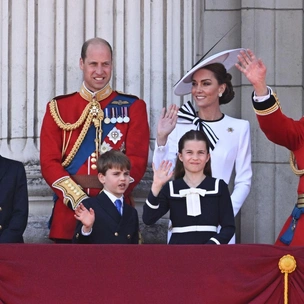 Мамина дочка: как принцесса Шарлотта копирует Кейт Миддлтон на Trooping the Colour (и это очень мило)