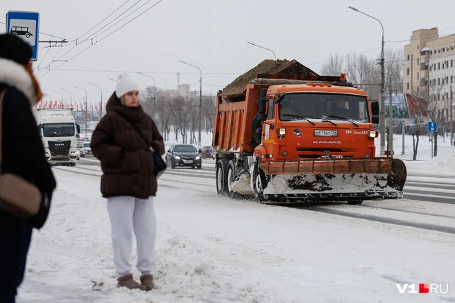 Комбинированные дорожные машины иногда замечали на улицах города | Источник: Алексей Волхонский / V1.RU