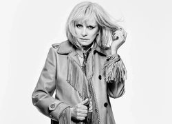 Встреча эпох: легендарная Твигги и дочь Фиби Файло стали лицами Burberry