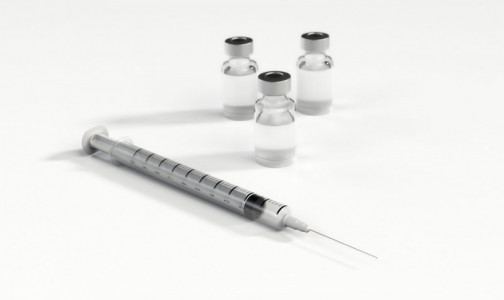 Богатые европейские страны скупили коронавирусную вакцину "про запас". Аналитики выяснили, какие препараты самые популярные