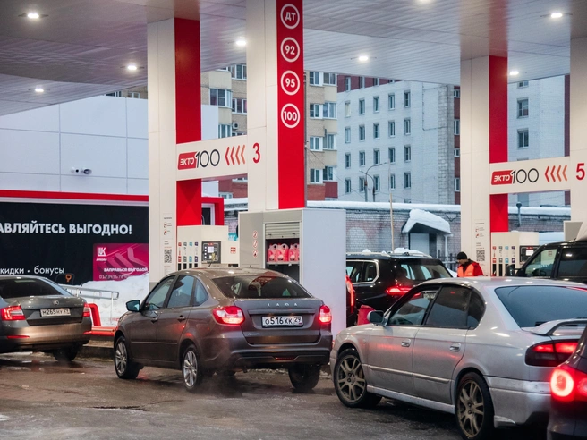 Изменение цен на топливо на волгоградских АЗС в конце декабря 2025 года. | Источник: Иван Митюшев / 29.RU