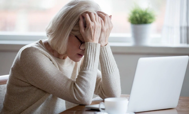 Женщина довела себя до тяжелой болезни из-за поиска симптомов в Интернете